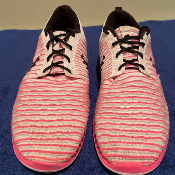 Nike Girl's 7 Roshe Two 2 Flyknit Pink & White Running Shoe Sneakers 844620-600 - Picture 3 of 10